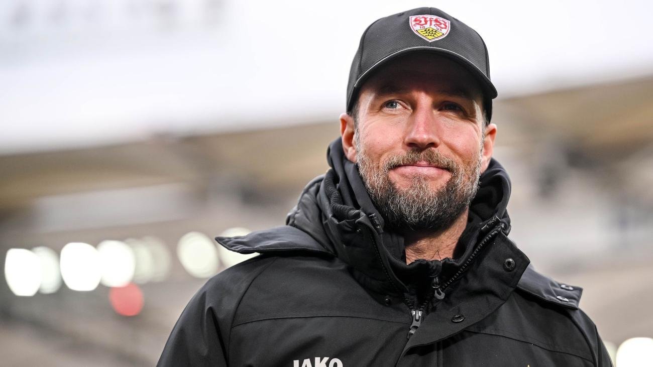 Fußball-Bundesliga: Hoeneß bleibt VfB-Trainer, Allgaier ist Präsident