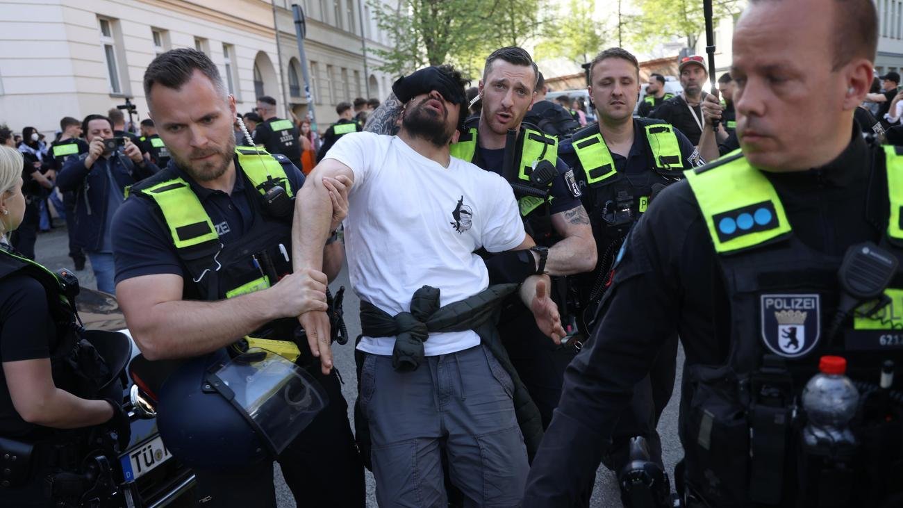 Berlin: Propalästinensische Aktivisten protestieren an Humboldt-Universität
