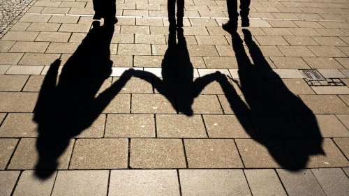 Familienbarometer: Familien stehen durch steigende Preise unter Druck