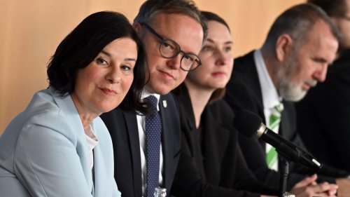 Landesregierung: Wachstumspakt: Regierung will um Arbeitsplätze kämpfen