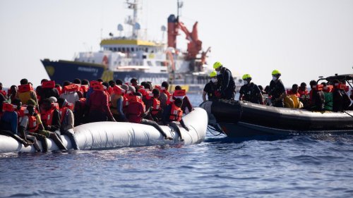 Migration: Zivile Organisationen retten mehr als 250 Migranten im Mittelmeer
