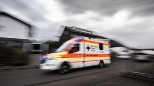 Kontrollverlust auf der Autobahn: Zwei Männer verletzt