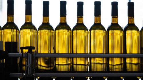 Essen: Angaben auf Wein- und Sektflaschen kommen nach und nach