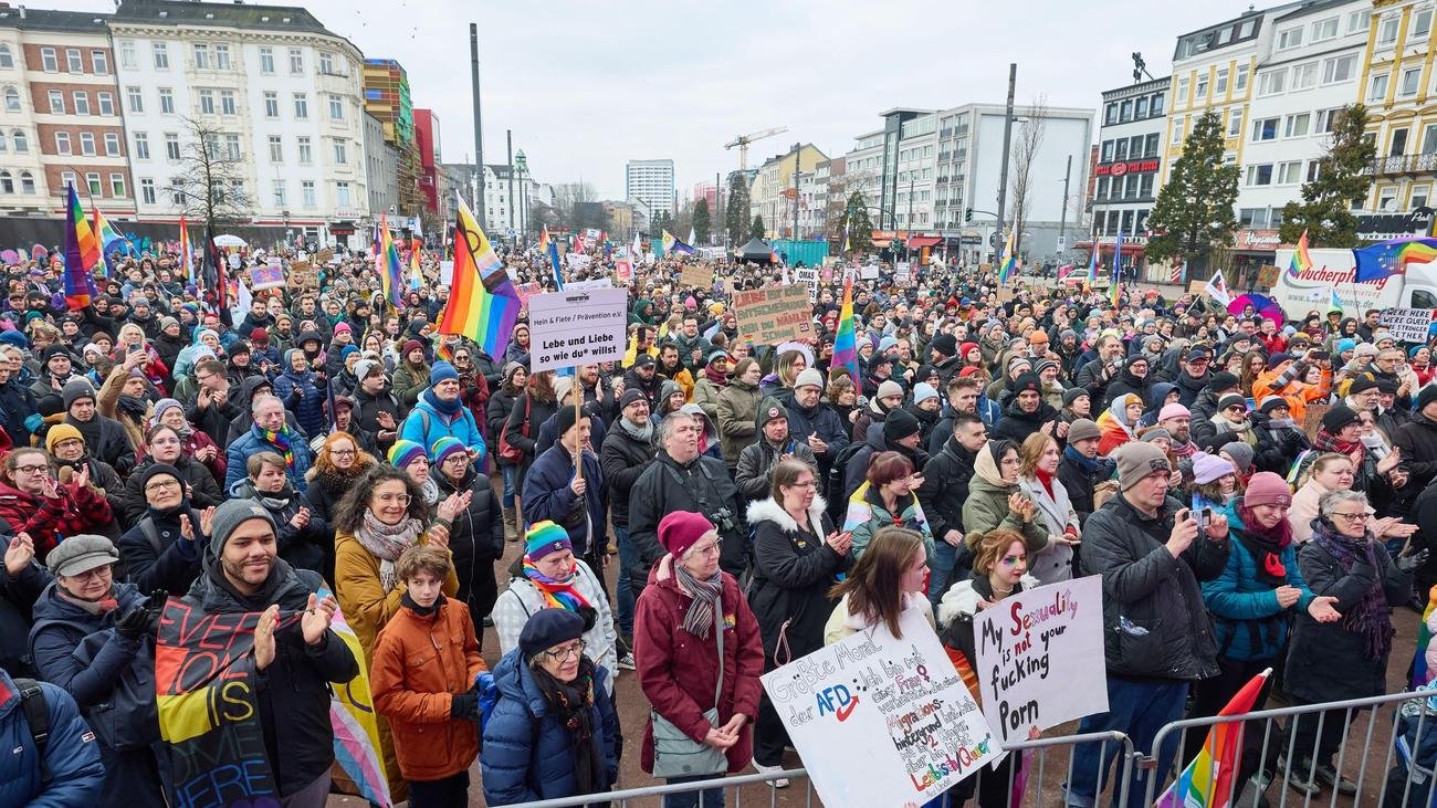 Kundgebung: Tausende demonstrieren in Hamburg für Vielfalt und Toleranz