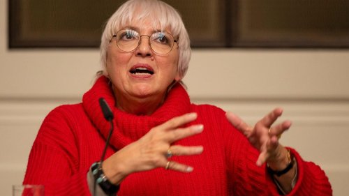 Bundesregierung: Roth: Für Ukraine alles geben, was möglich ist