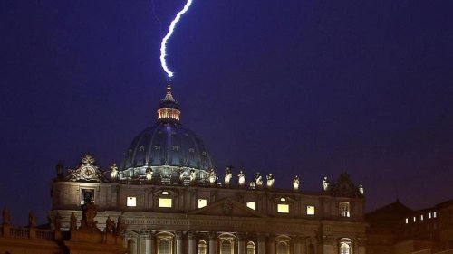 Kirche: Vatikan zu Gutachten: Keine Sündenböcke und Pauschalurteile