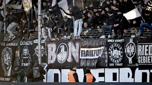 Zaunfahne im Ruhrstadion: Nach Banner-Eklat von Bochum: Debatte über Einfluss von Fans