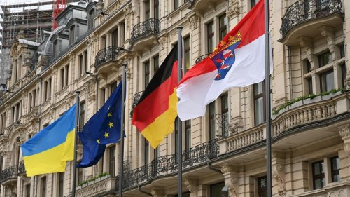 Landtag: Schwarz-Rot-Gold vor Schulen: AfD-Antrag gescheitert