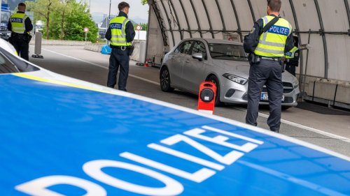 Migrationspolitik: Dobrindt: Zahl der Zurückweisungen um 45 Prozent gestiegen