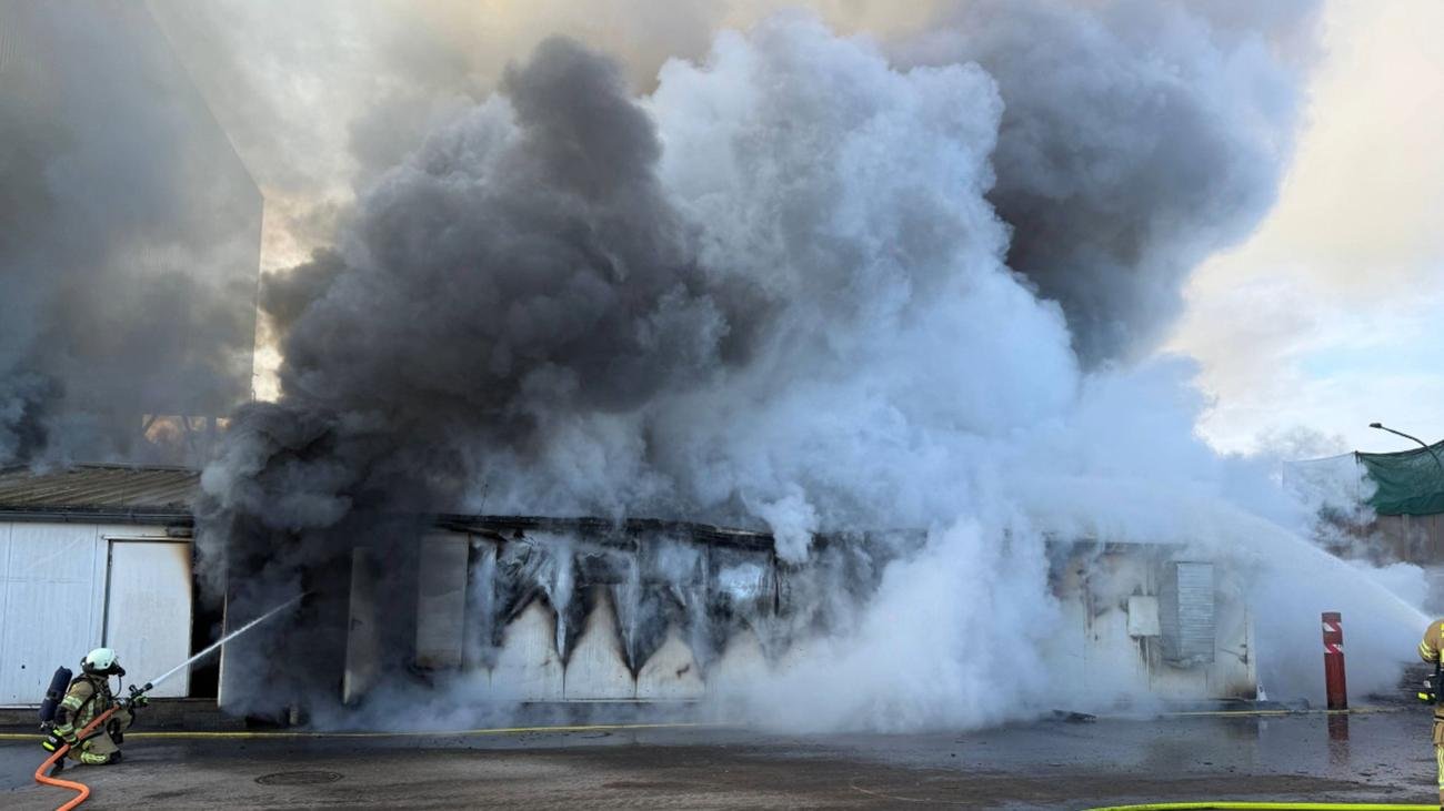 Feuerwehr: Großeinsatz bei Brand in Heizkraftwerk