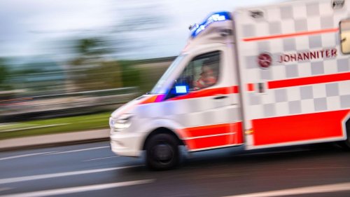Vorpommern-Rügen: Kurz abgelenkt: Paketfahrer bei Unfall verletzt