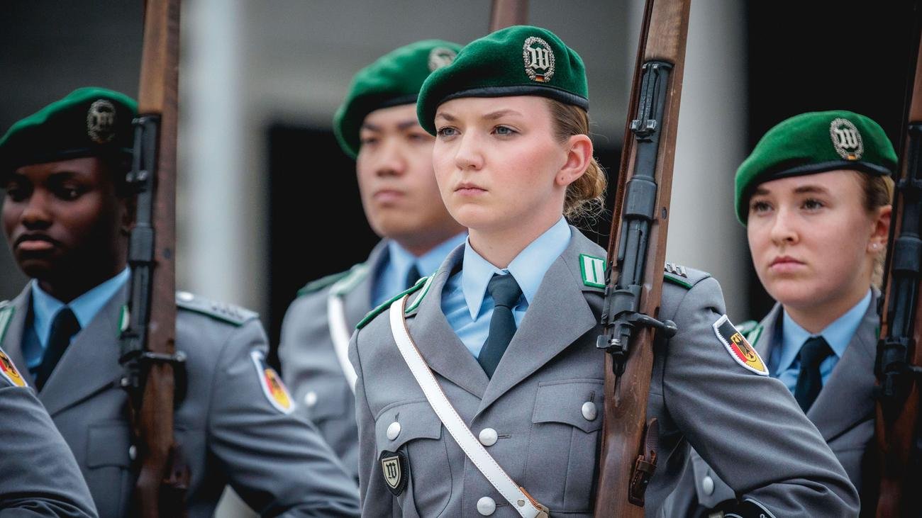 Wehrpflicht für Frauen: Mit den Waffen einer Feministin