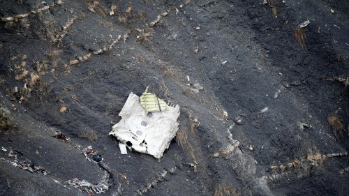 Germanwings-Absturz: Angehörige von Flugzeug-Opfern werfen Behörden weiter Versäumnisse vor