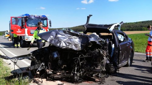 Verkehr: 42-Jährige stirbt bei Frontalzusammenstoß bei Pleinfeld
