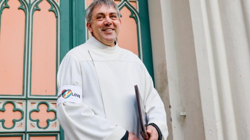 Kirche: Botschaft zur WM-Zeit: Pastor trägt "One Love"-Binde