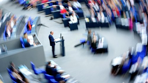 Erste Regierungserklärung im Bundestag: Merz will Bundeswehr zur konventionell stärksten Armee Europas machen