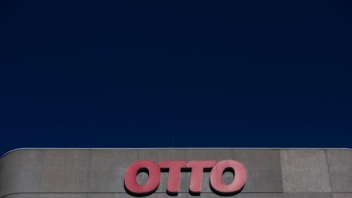 Handel: Otto meldet Einbruch: Inflation dämpft Kauflust der Kunden