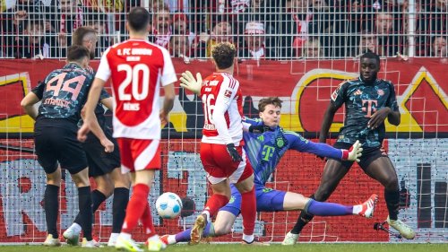 Fußball-Bundesliga: Bayerns Eberl über Urbigs Patzer: "Mache mir keine Sorgen"