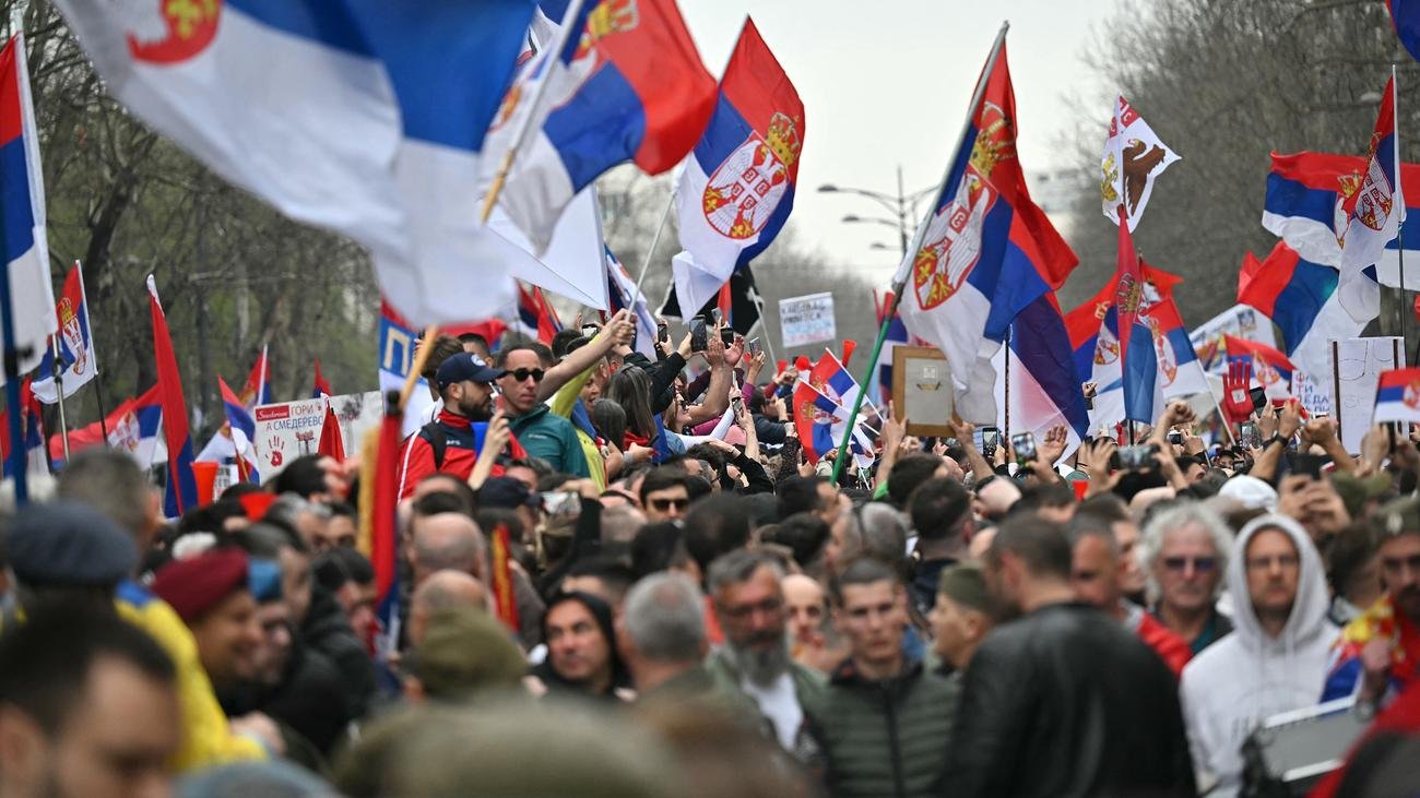 Korruptionsvorwürfe: Massendemonstration in Belgrad gegen serbische Regierung