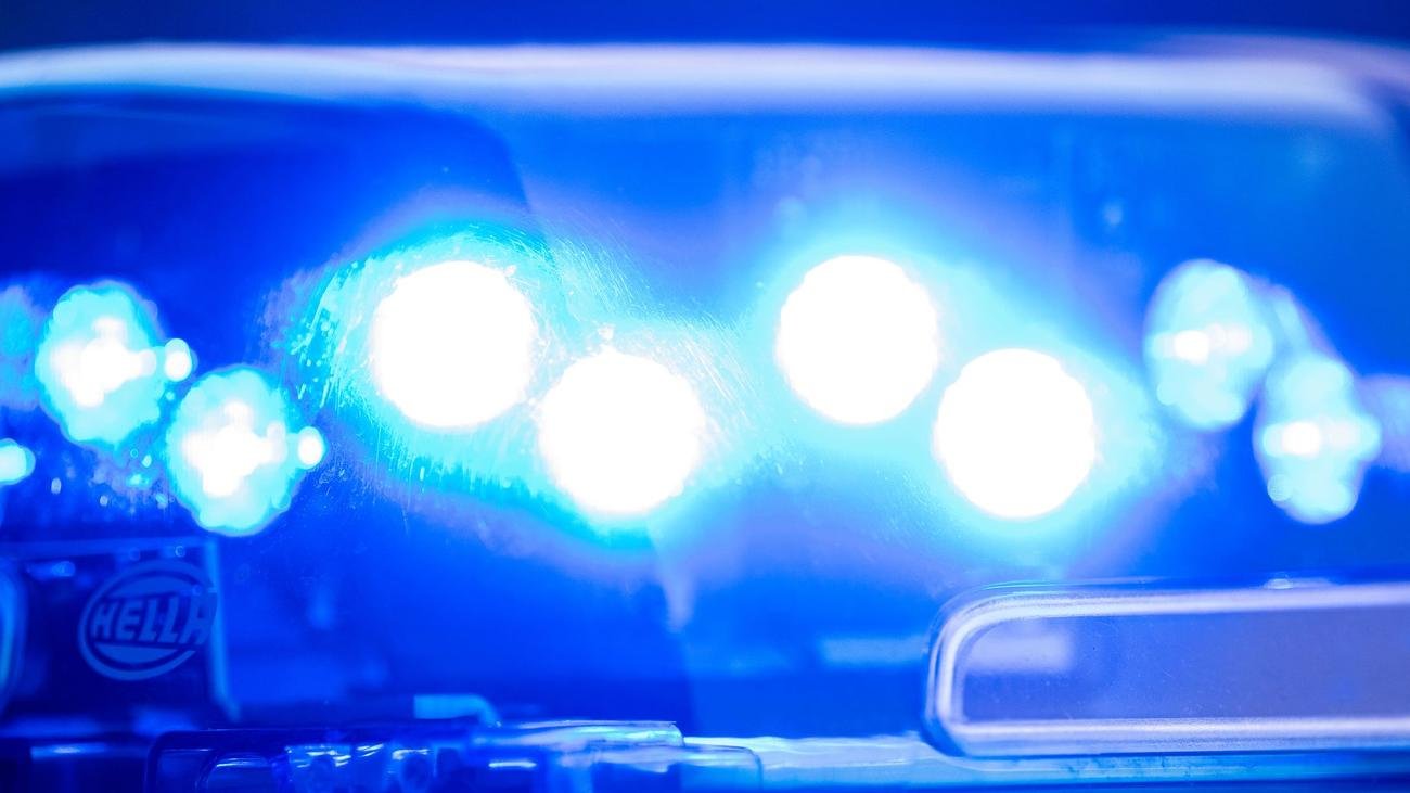 Größerer Polizeieinsatz: Bagger legt Granaten und Waffen in Niederbayern frei