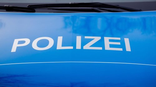 Landkreis Esslingen: Von Streugut-Paketen getroffen: Frau stirbt auf Pferdehof
