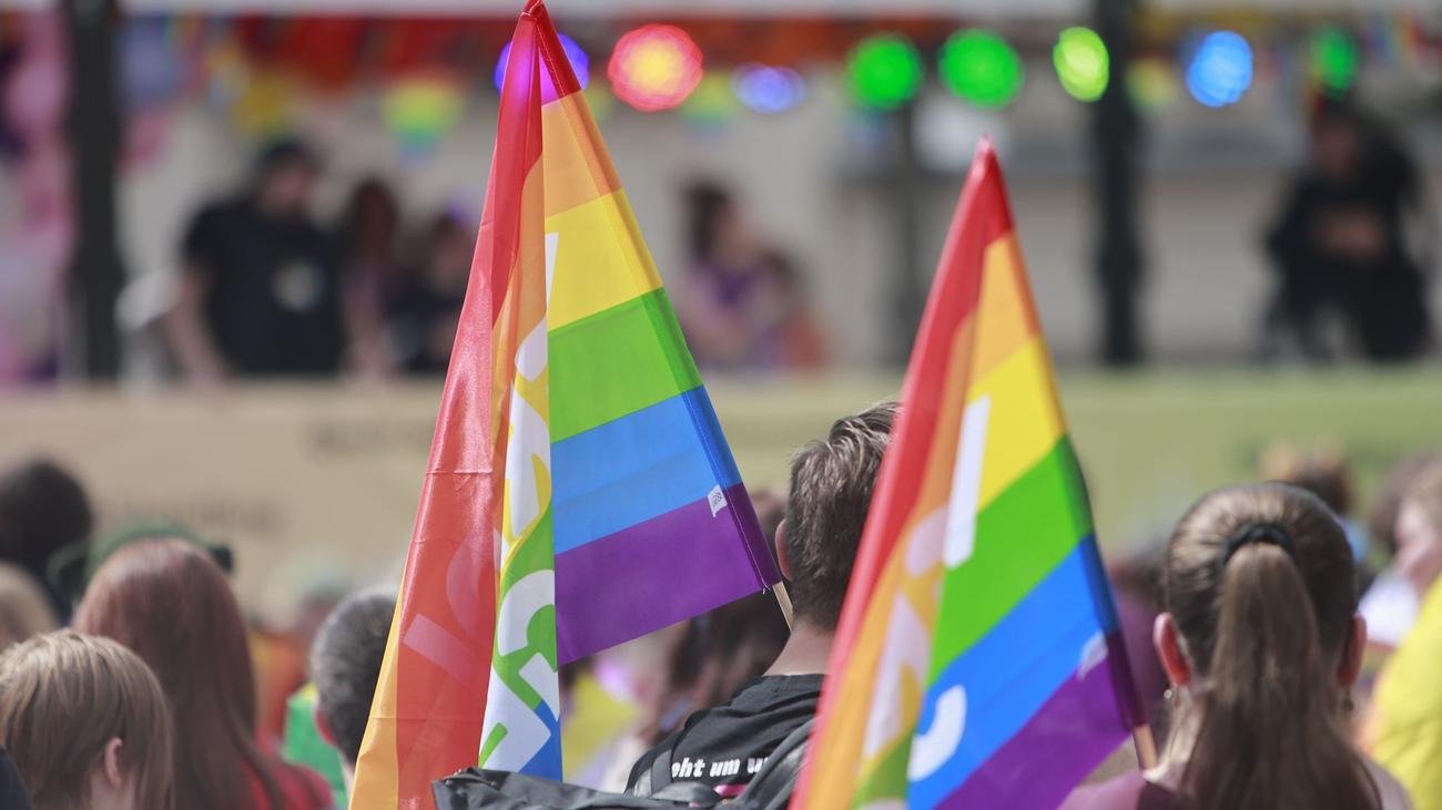 Selbstbestimmungsgesetz: Hunderte Menschen lassen ihren Geschlechtseintrag ändern