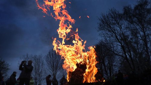 Osterwetter: Osterfeuer trotz Trockenheit - Mahnung zu Vorsicht