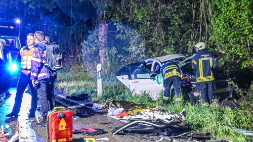 Verkehr: Drei Menschen sterben bei Frontalzusammenstoß