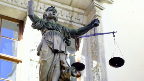 Rathaus: Görlitzer Justitia-Figur wieder komplettiert