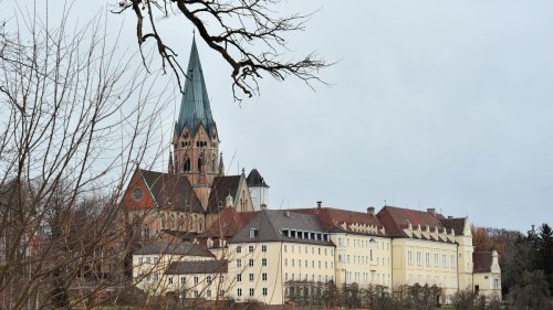 Todesursache unklar: Gewand fängt Feuer - Mönch stirbt in Kloster