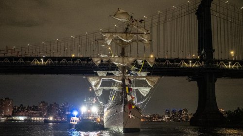 New York: Mexikanisches Marineschiff kollidiert mit Brooklyn Bridge