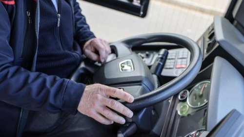 Schwaben: Streit um Kleingeld: Busfahrer hält Fahrgast fest