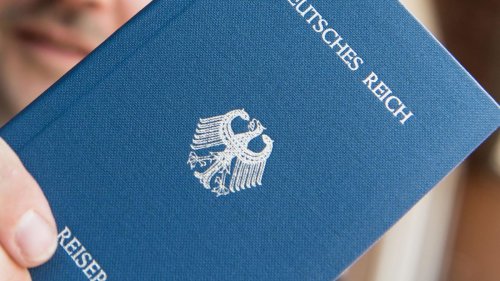 Ermittlungen: Razzia gegen "Reichsbürger": Verdächtige planten Umsturz