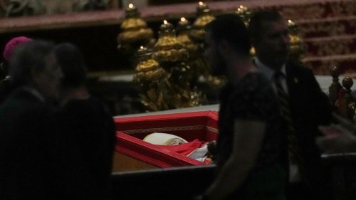 Tod von Papst Franziskus: Sarg von Franziskus verschlossen