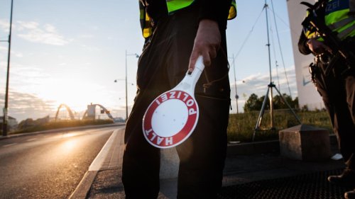 Bundesinnenminister: Dobrindt will Bundespolizei mit Tasern ausstatten