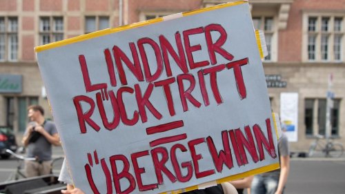 Berlin: Demonstranten fordern Lindner-Rücktritt vor FDP-Zentrale