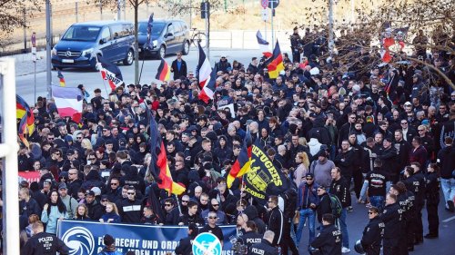 Rechtsextremismus: Neonazi-Aufmarsch in Berlin nach Protesten aufgelöst