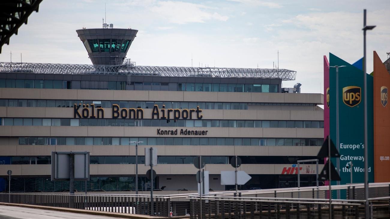 Flughafen Köln/Bonn: Seniorin mit Rekordmenge Potenzhonig unterwegs