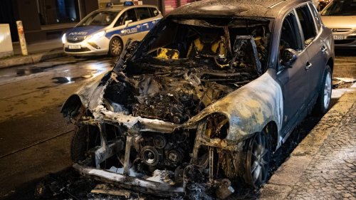 Börde: Auto auf Autobahn 14 ausgebrannt: Fahrer schwer verletzt