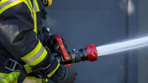 Brände: Feuerwehr rückt zu Brand in Kreuzberg aus