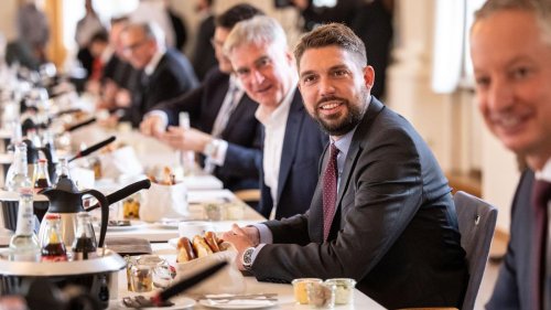Bundestagswahl: Traunsteiner Landrat zieht in Bundestag - Neuwahl im Sommer