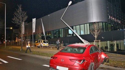 Stuttgart: Frau bei mutmaßlichem Autorennen schwer verletzt