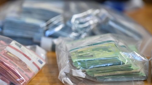 Rauschgifthandel: Razzia wegen Drogenhandels: Bargeld und Drogen gefunden