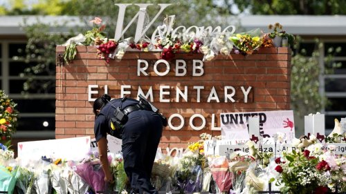 Nach Massaker in Uvalde: Medien: Polizeichef tritt nach Schulmassaker in Texas zurück