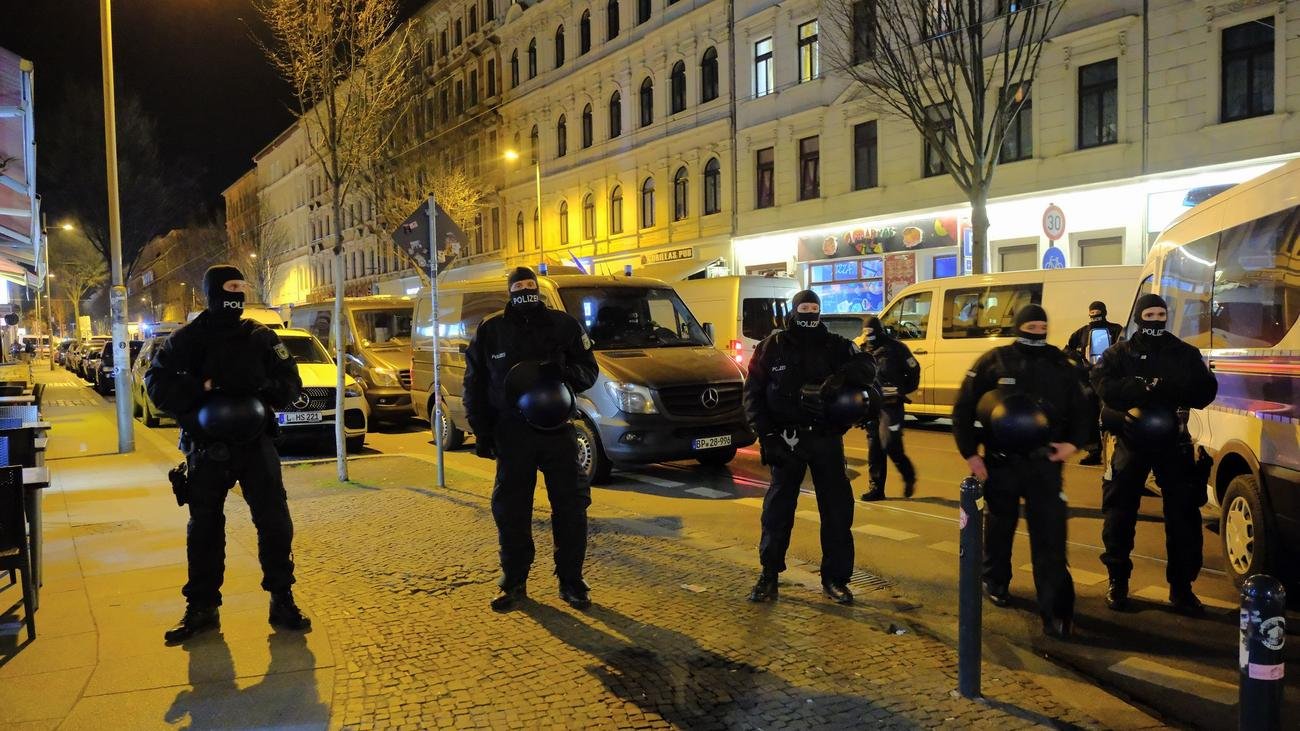 Kriminalität: Drogen-Razzia - drei Männer auf frischer Tat ertappt