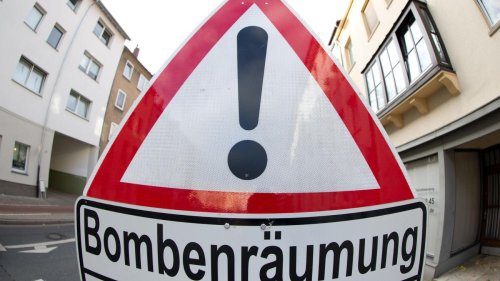 Bahnsignale auf Rot: 250-Kilo-Weltkriegsbombe entschärft - Bahnstrecken frei