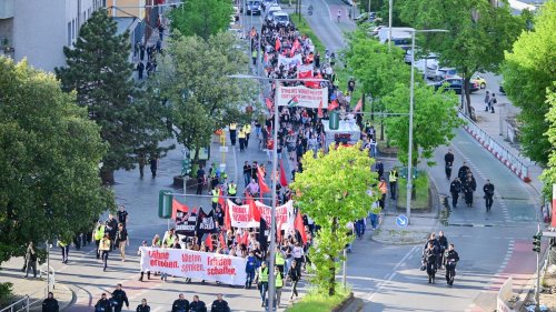 Vor dem 1. Mai: Demo für höhere Löhne zieht friedlich durch den Wedding
