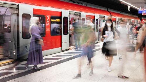 Nah- und Regionalverkehr: Bahn und Verkehrsverbünde starten Verkauf des Neun-Euro-Tickets