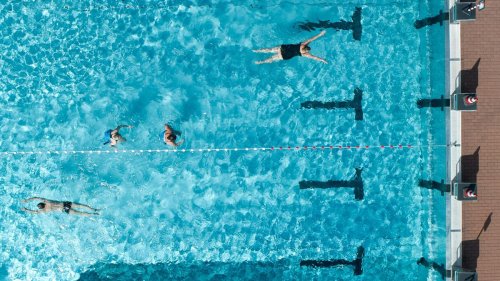 Draußen schwimmen: Auf ins Freibad - aber teils für mehr Geld