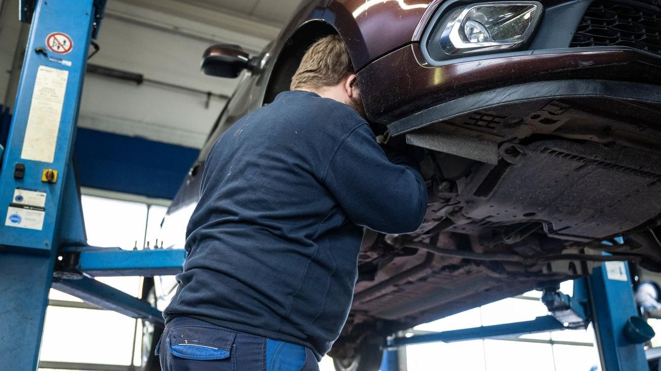 CO2-Bilanz: Autoreparatur-Studie: Neue Ersatzteile schlecht fürs Klima
